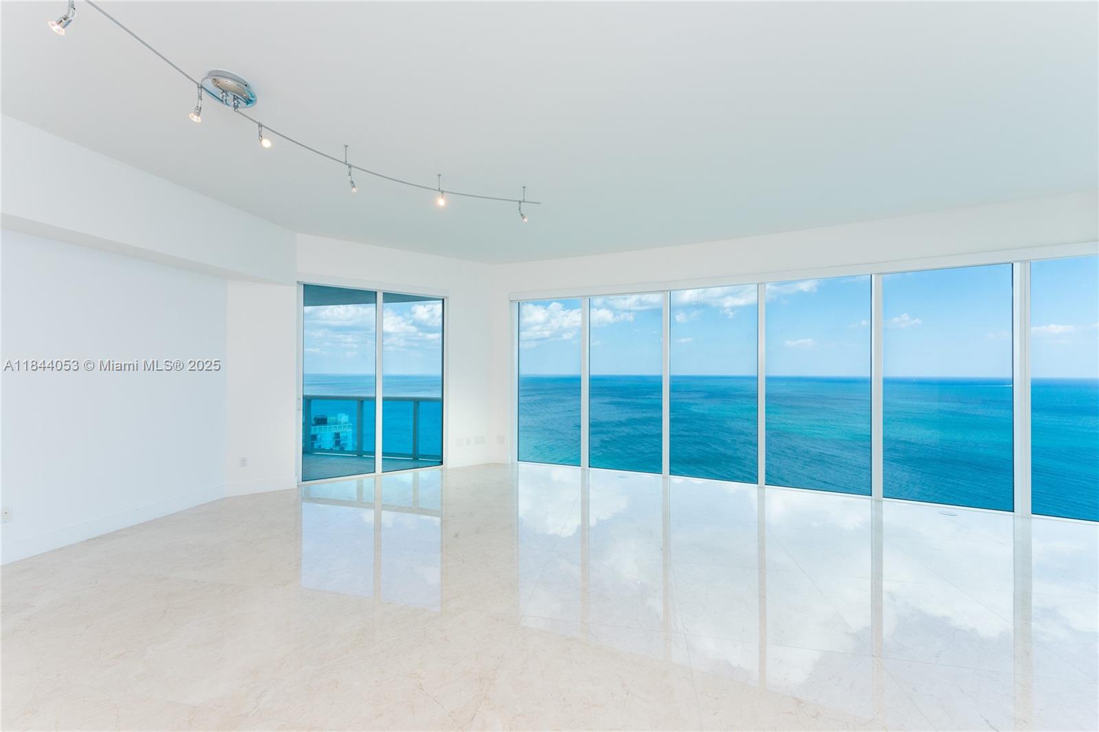 Photo of 2711 Ocean Dr  #3302, Hollywood, Florida, 33019 - 