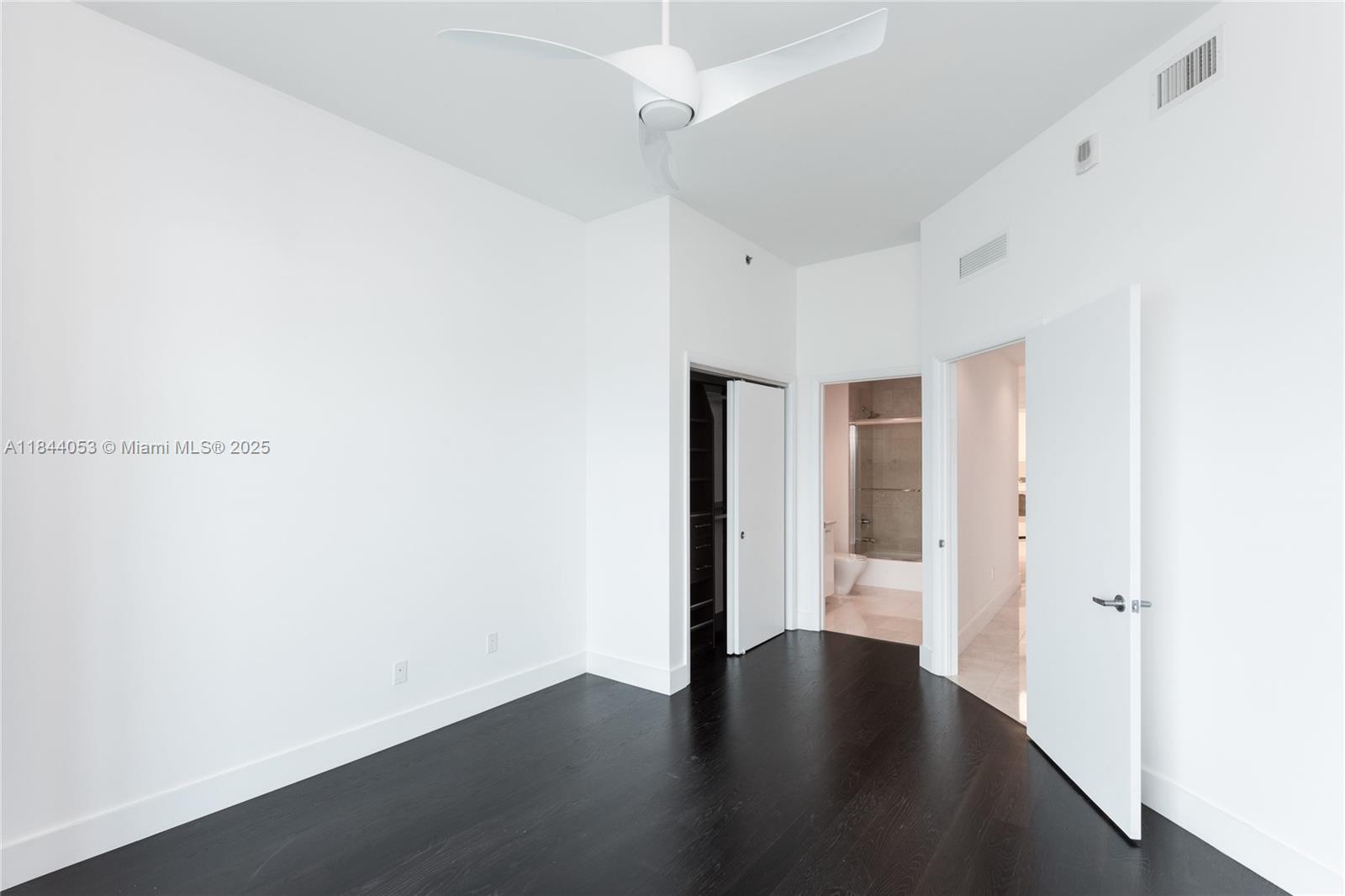 Photo of 2711 Ocean Dr  #3302, Hollywood, Florida, 33019 - 