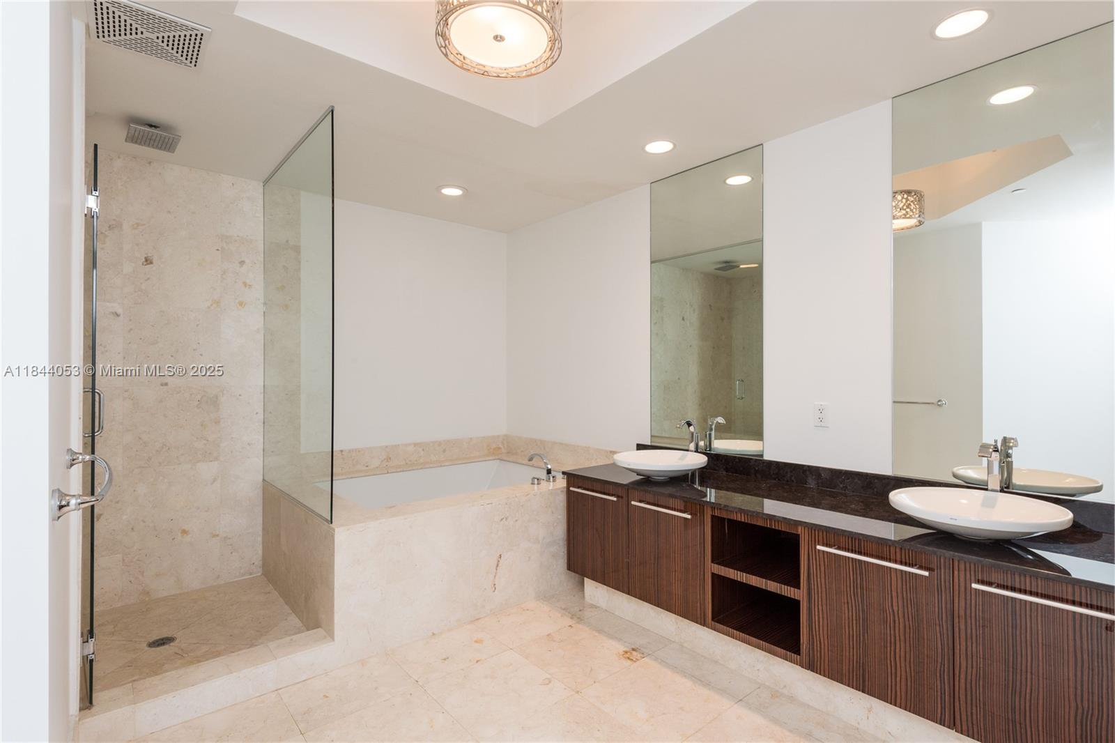 Photo of 2711 Ocean Dr  #3302, Hollywood, Florida, 33019 - 