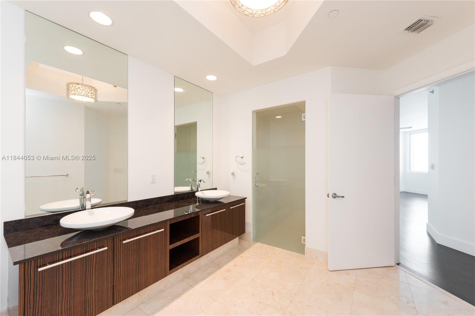 Photo of 2711 Ocean Dr  #3302, Hollywood, Florida, 33019 - 