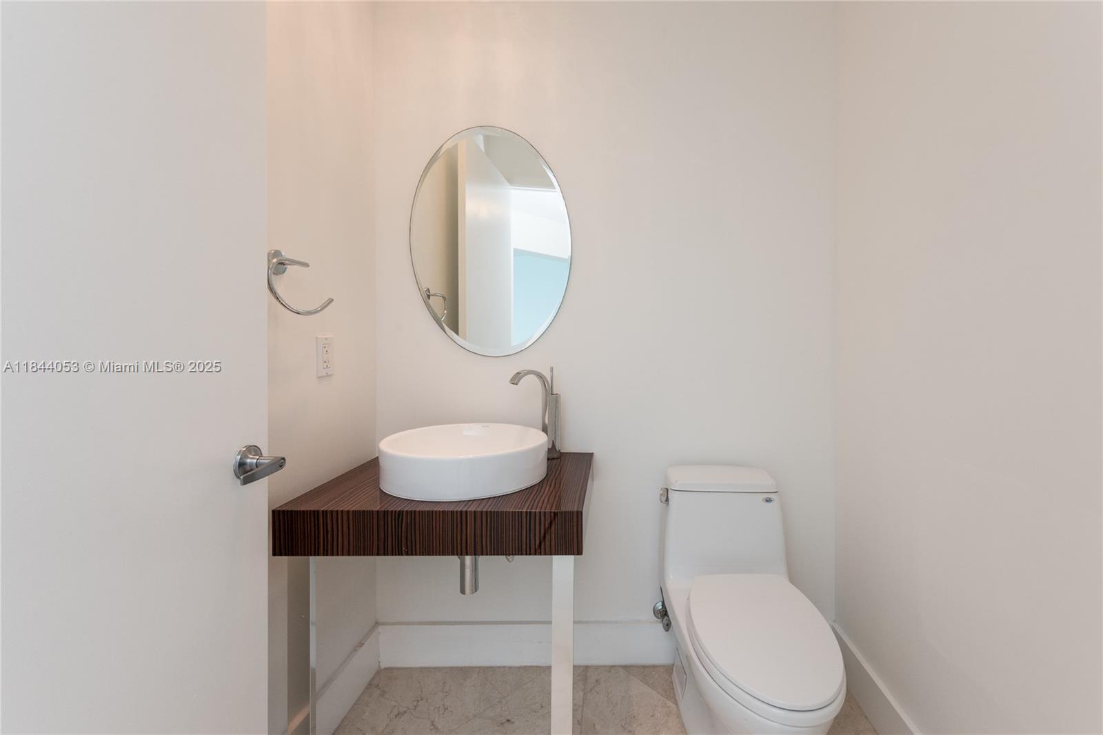 Photo of 2711 Ocean Dr  #3302, Hollywood, Florida, 33019 - 