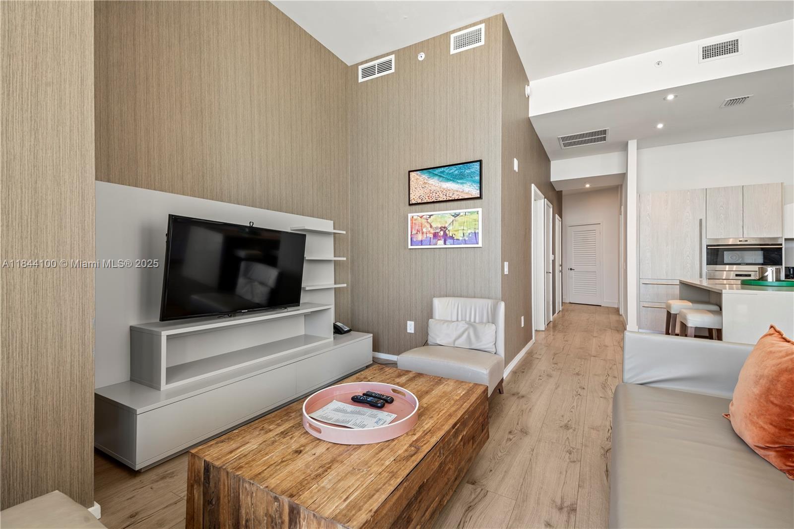301 2 / 2 1172 sq. ft. $ 2025-07-21 0 Photo