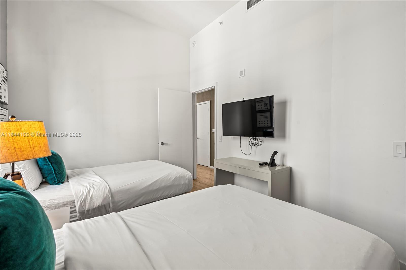 301 2 / 2 1172 sq. ft. $ 2025-07-21 0 Photo