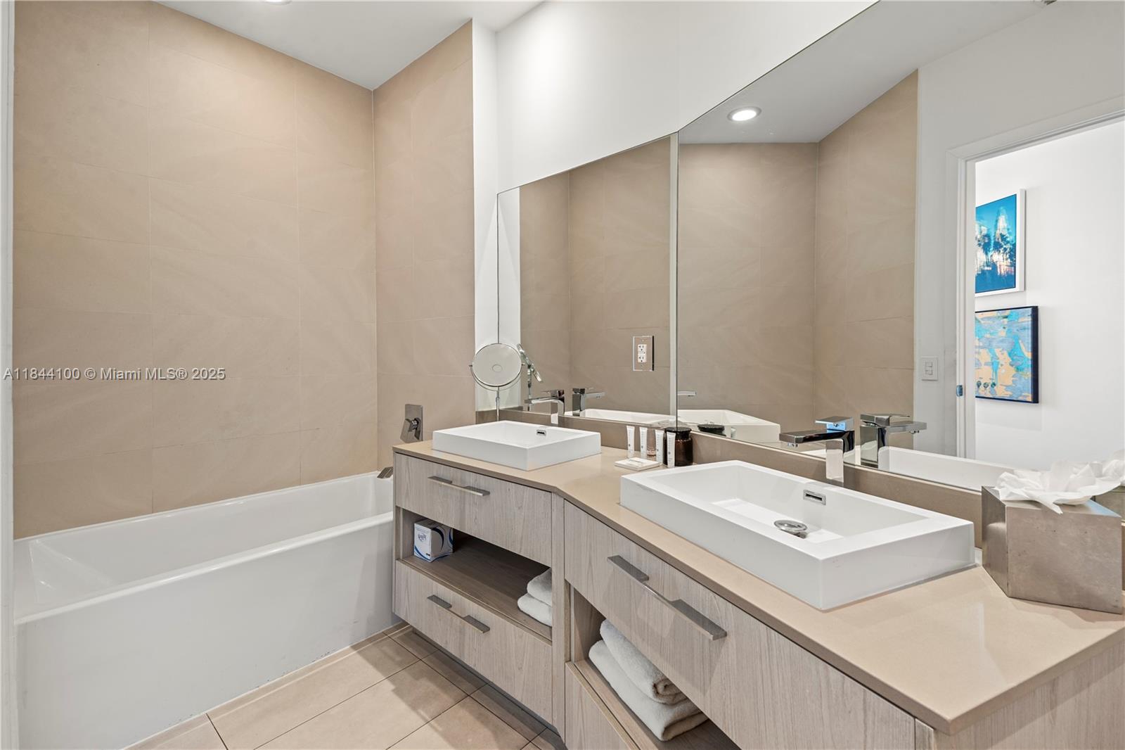 301 2 / 2 1172 sq. ft. $ 2025-07-21 0 Photo