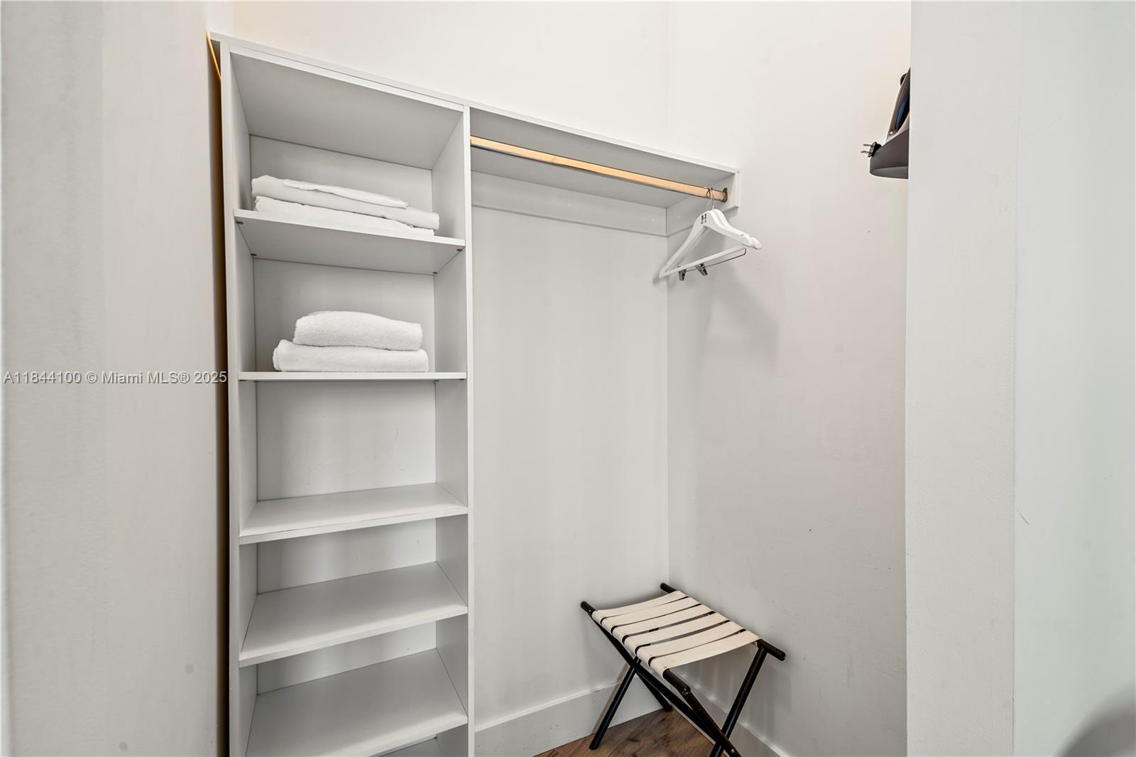 301 2 / 2 1172 sq. ft. $ 2025-07-21 0 Photo