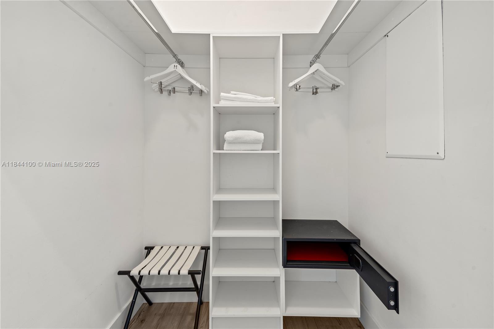 301 2 / 2 1172 sq. ft. $ 2025-07-21 0 Photo