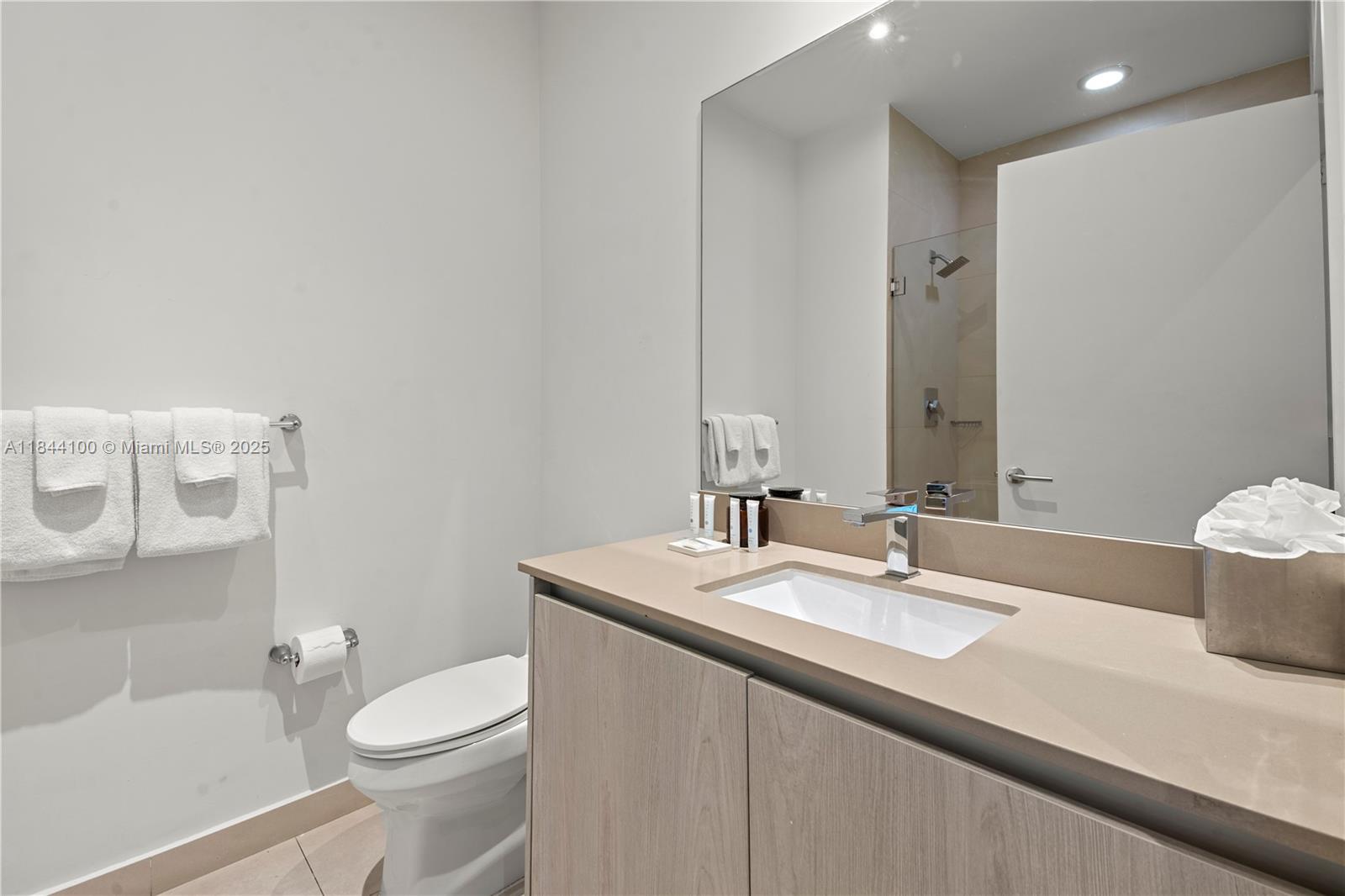 301 2 / 2 1172 sq. ft. $ 2025-07-21 0 Photo