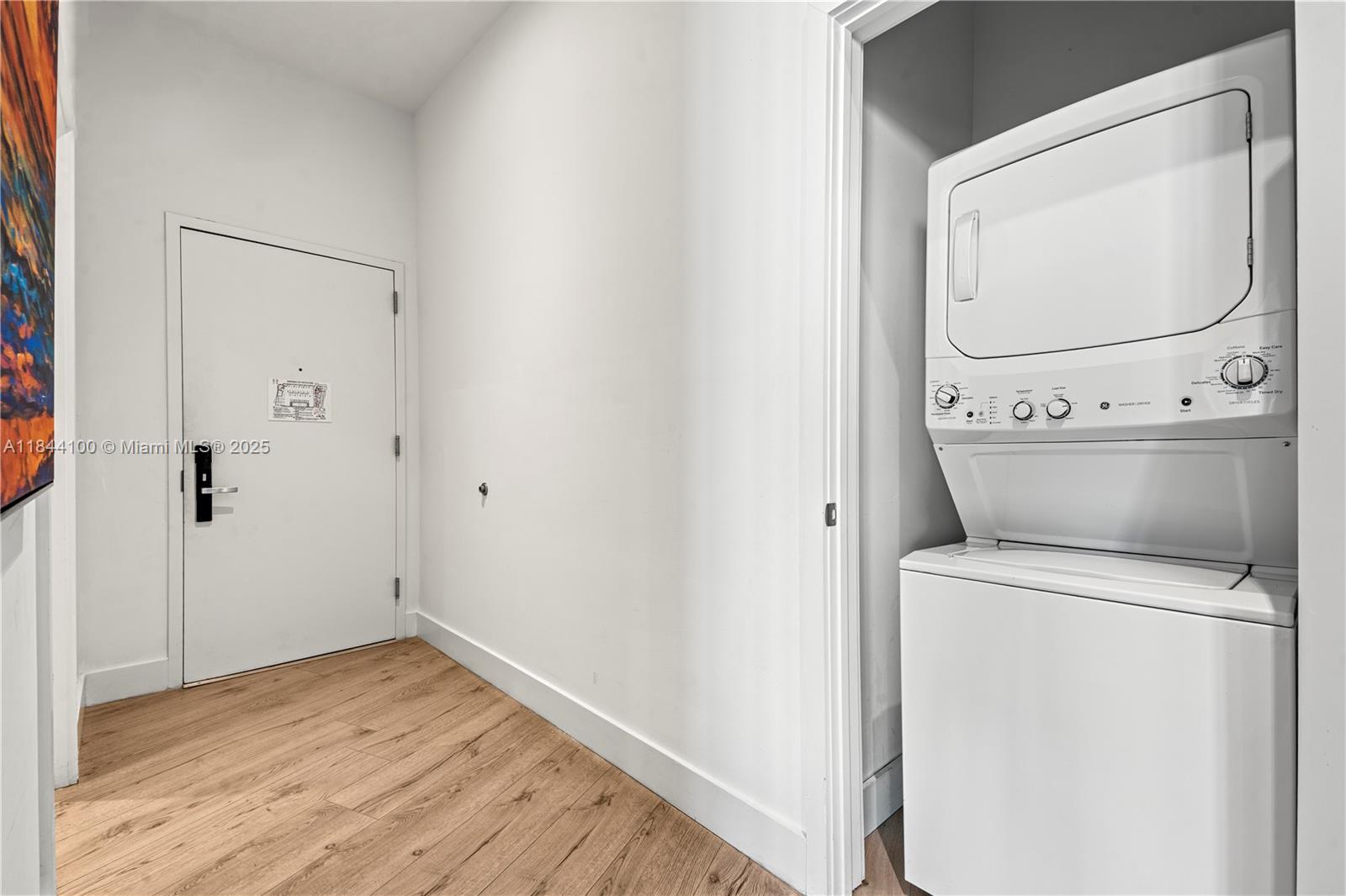 301 2 / 2 1172 sq. ft. $ 2025-07-21 0 Photo