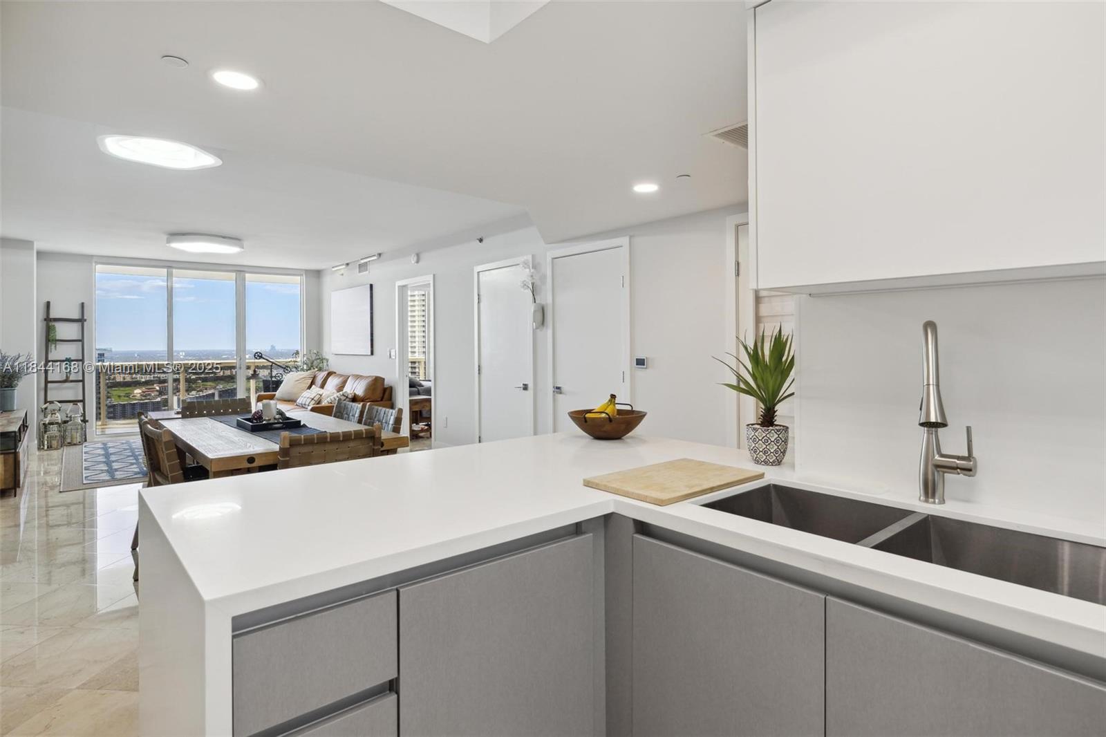 See details 3408 3 / 3 1571 sq. ft. $ 2025-07-21 0 Photo