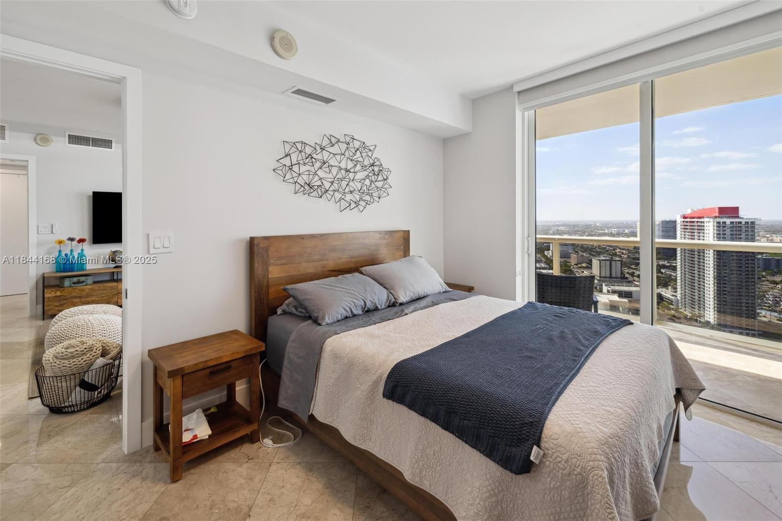 See details 3408 3 / 3 1571 sq. ft. $ 2025-07-21 0 Photo