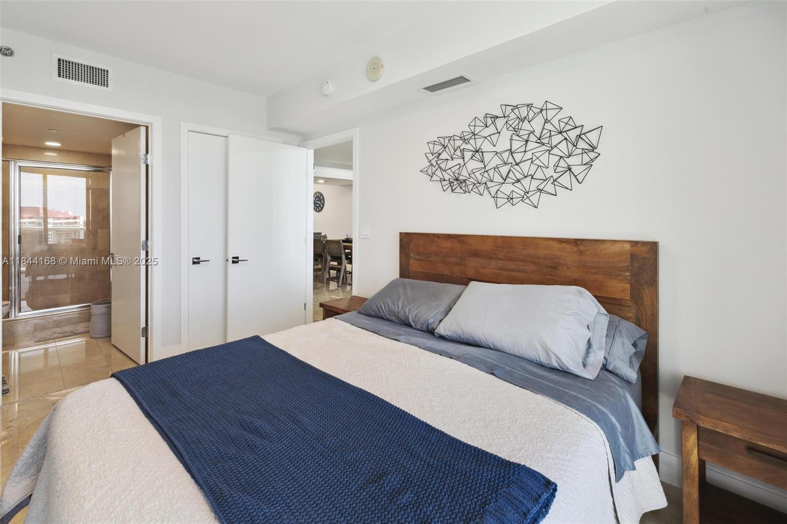 See details 3408 3 / 3 1571 sq. ft. $ 2025-07-21 0 Photo