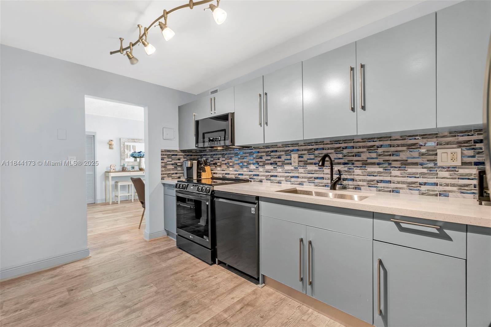 Photo of 3000 Ocean Dr  #1122, Hollywood, Florida, 33019 - 