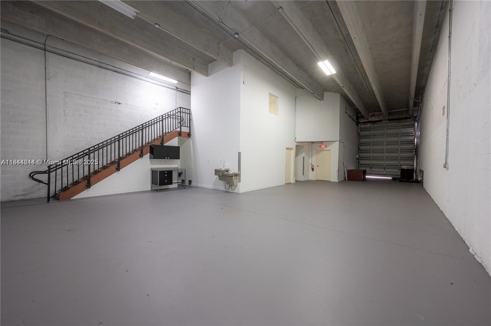 See details 1925 / sq. ft. $ 2025-07-29 0 Photo