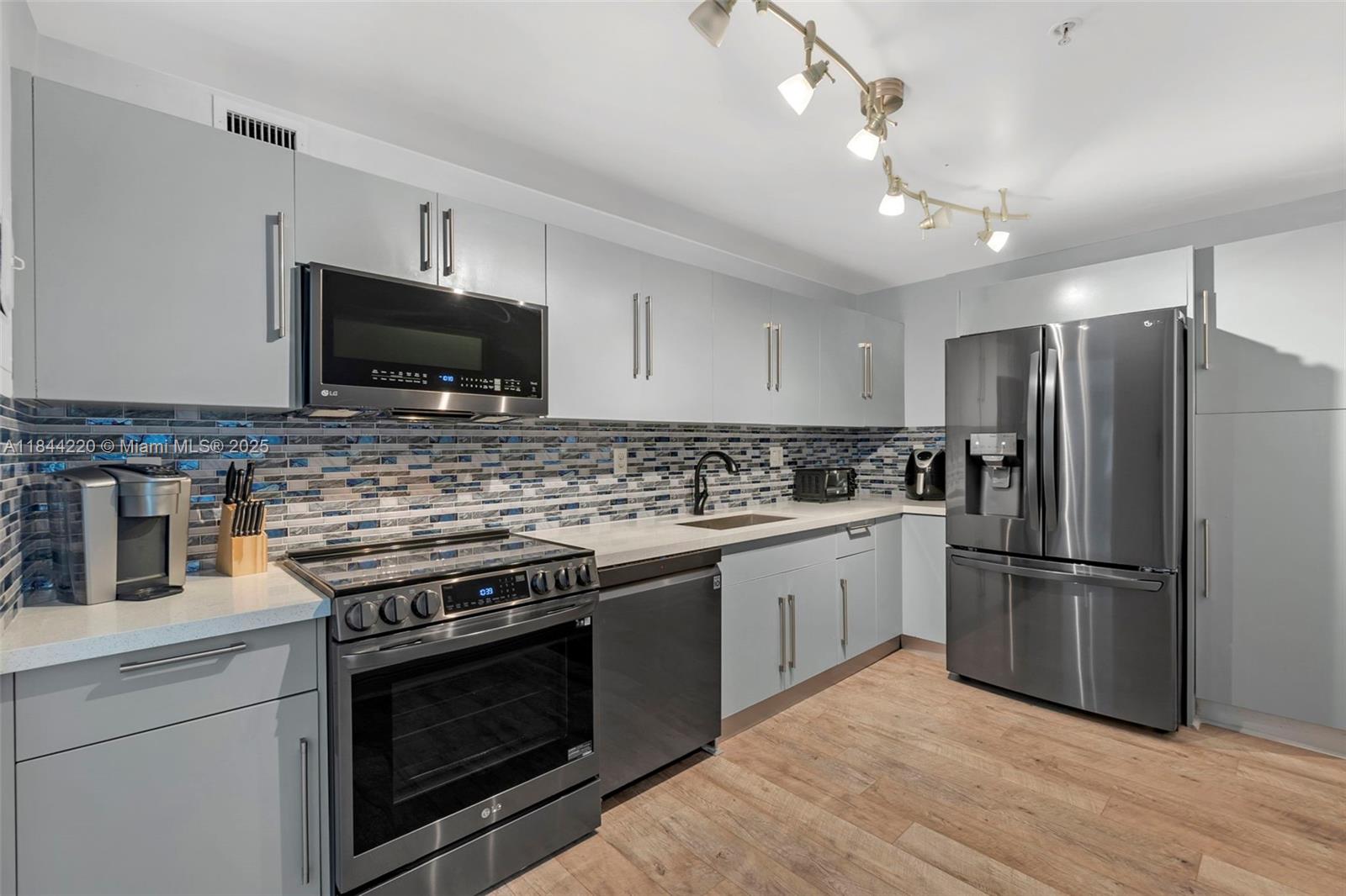 Photo of 3000 Ocean Dr  #1122, Hollywood, Florida, 33019 - 