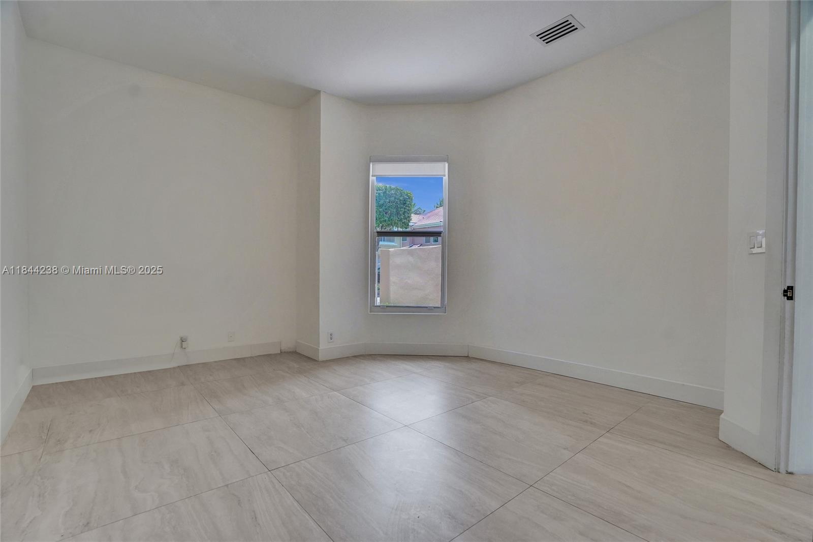 Photo of 3757 208th Ter  (3757), Aventura, Florida, 33180 - First floor bedroom/office/playroom.