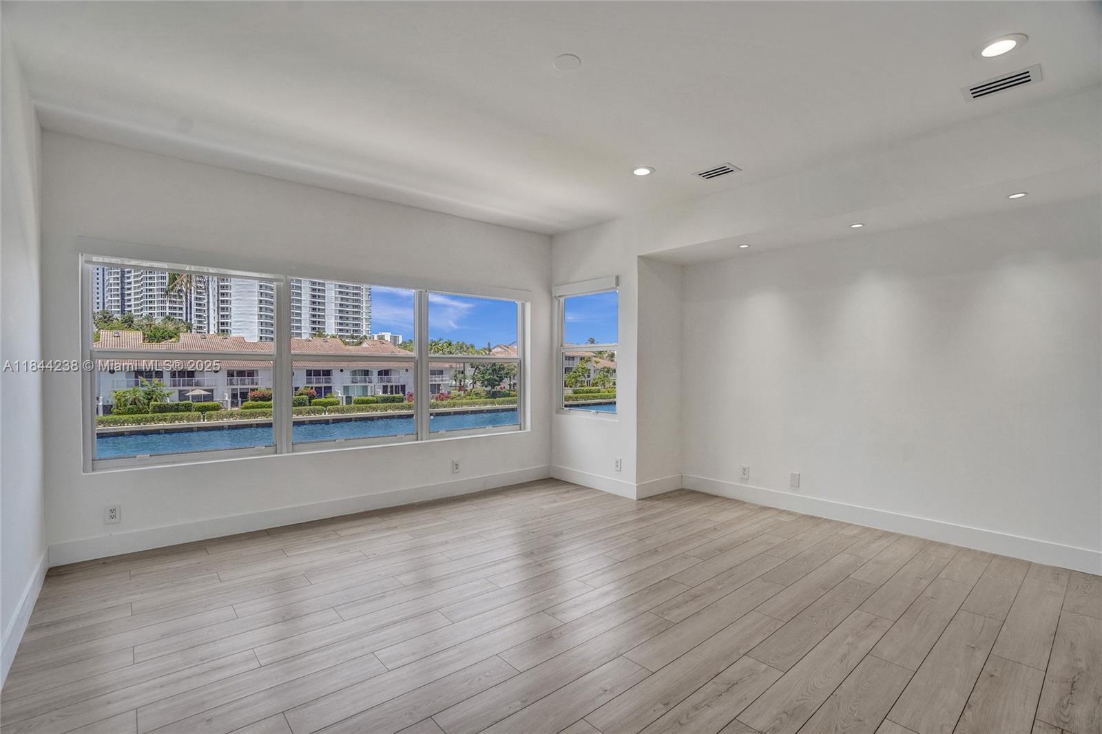 Photo of 3757 208th Ter  (3757), Aventura, Florida, 33180 - 