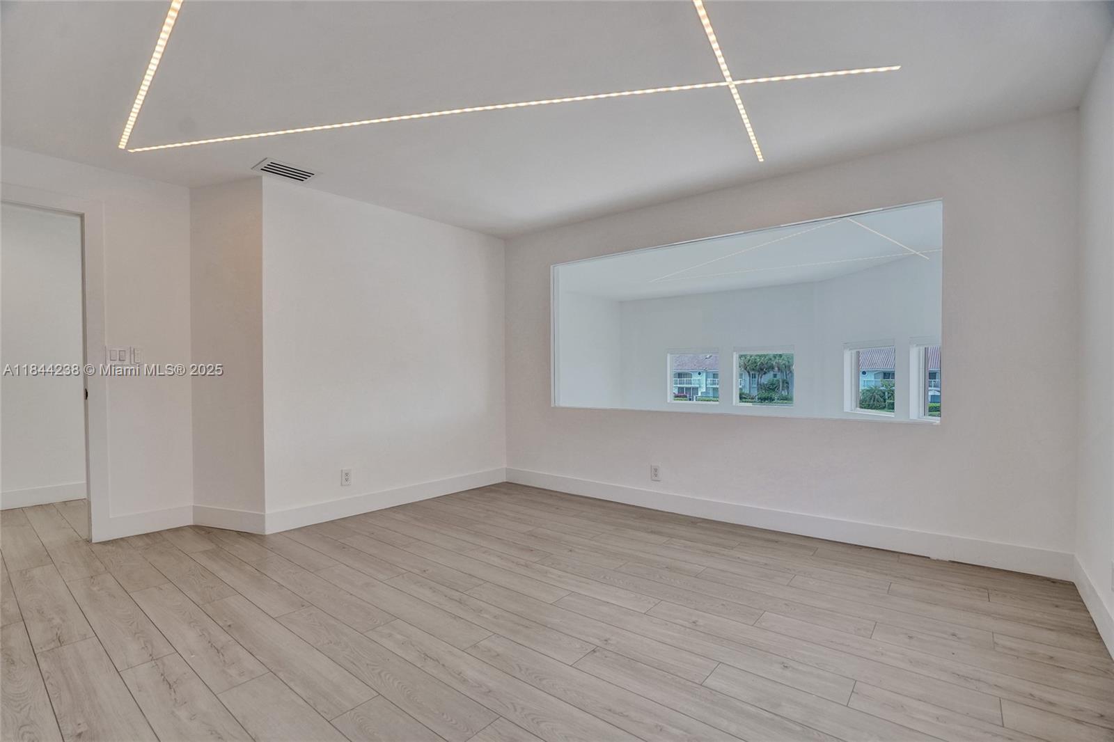 Photo of 3757 208th Ter  (3757), Aventura, Florida, 33180 - 