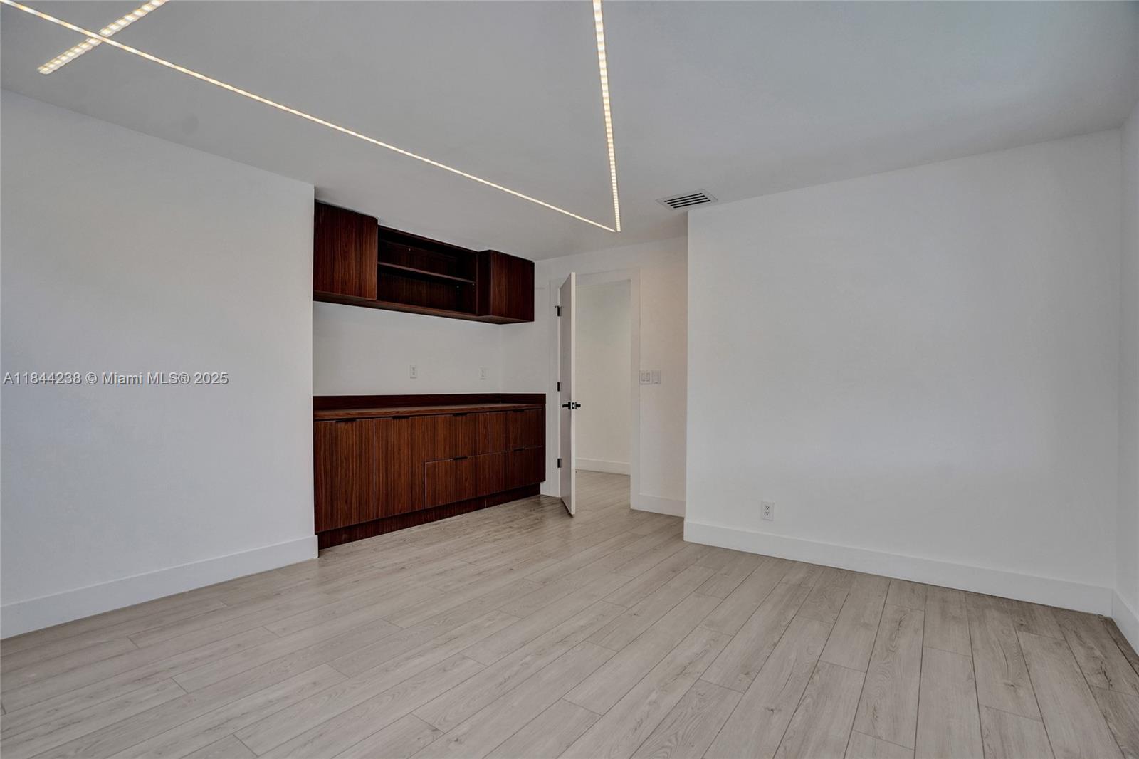 Photo of 3757 208th Ter  (3757), Aventura, Florida, 33180 - 