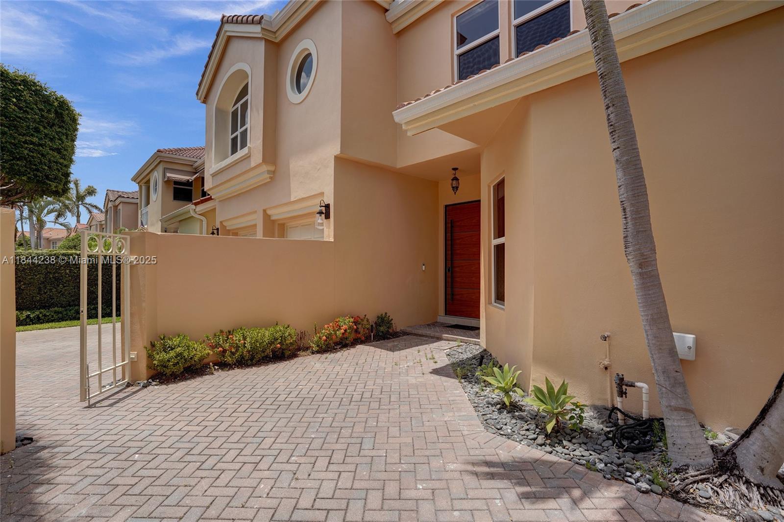 Photo of 3757 208th Ter  (3757), Aventura, Florida, 33180 - 