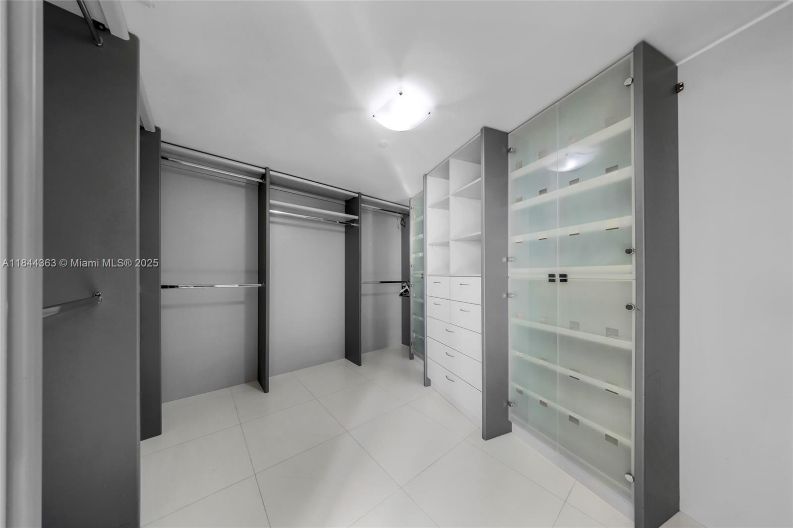 See details 1110 2 / 2 1782 sq. ft. $ 2025-07-21 0 Photo