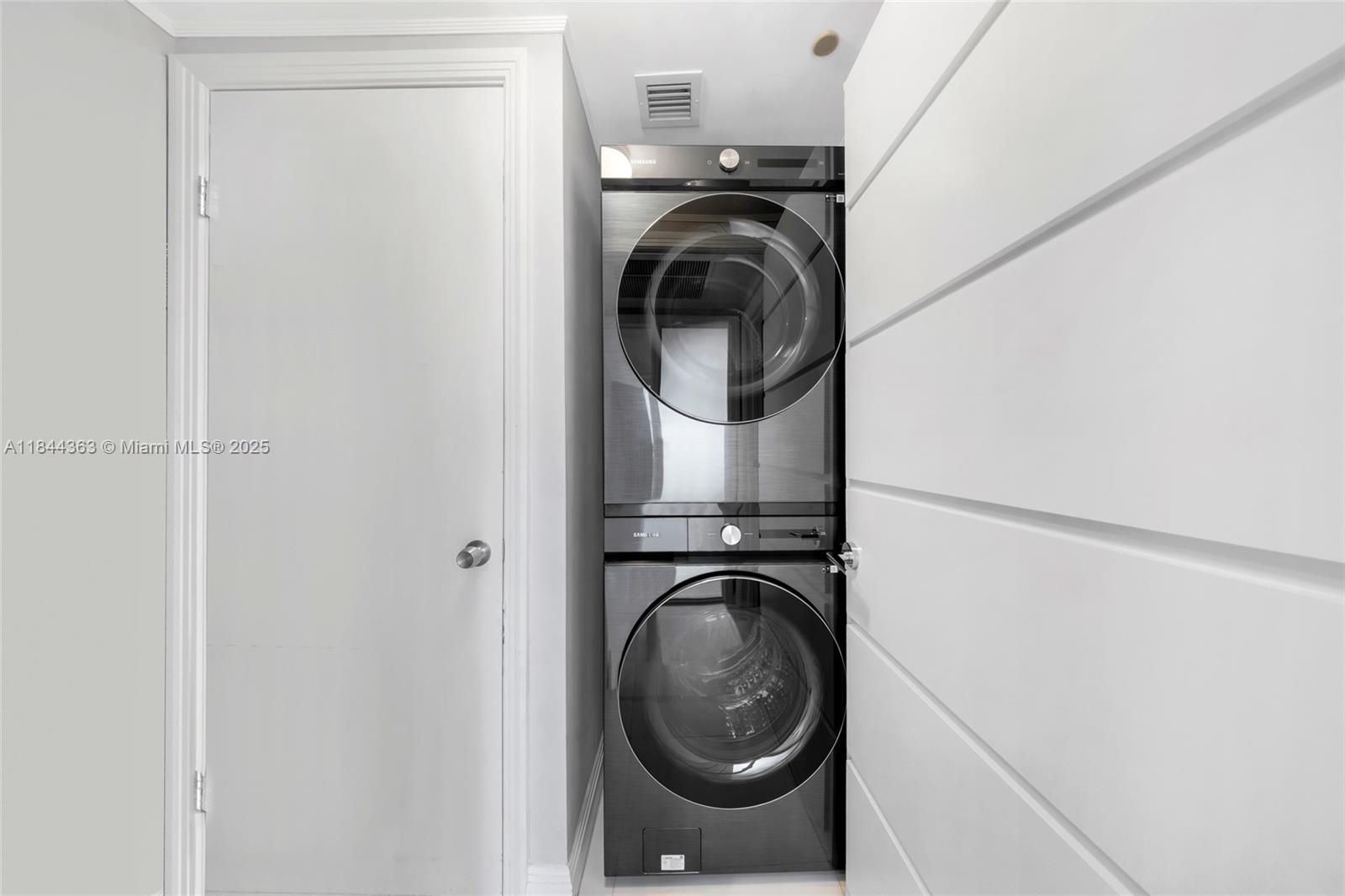See details 1110 2 / 2 1782 sq. ft. $ 2025-07-21 0 Photo