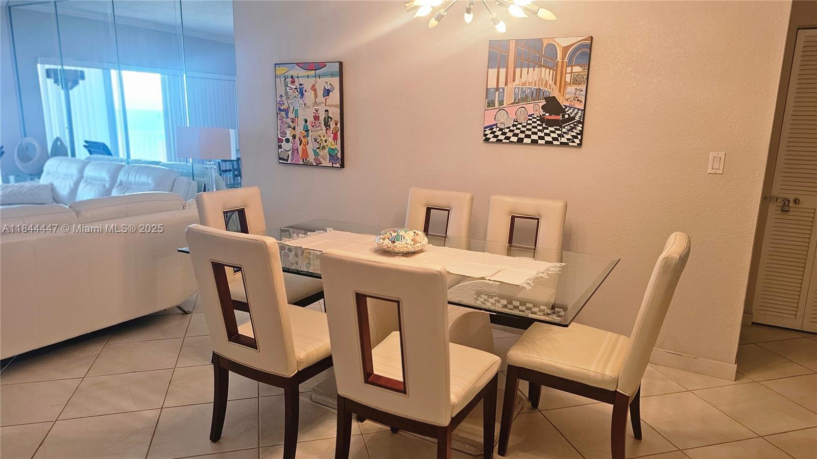 See details 9C 1 / 2 870 sq. ft. $ 2025-07-21 0 Photo