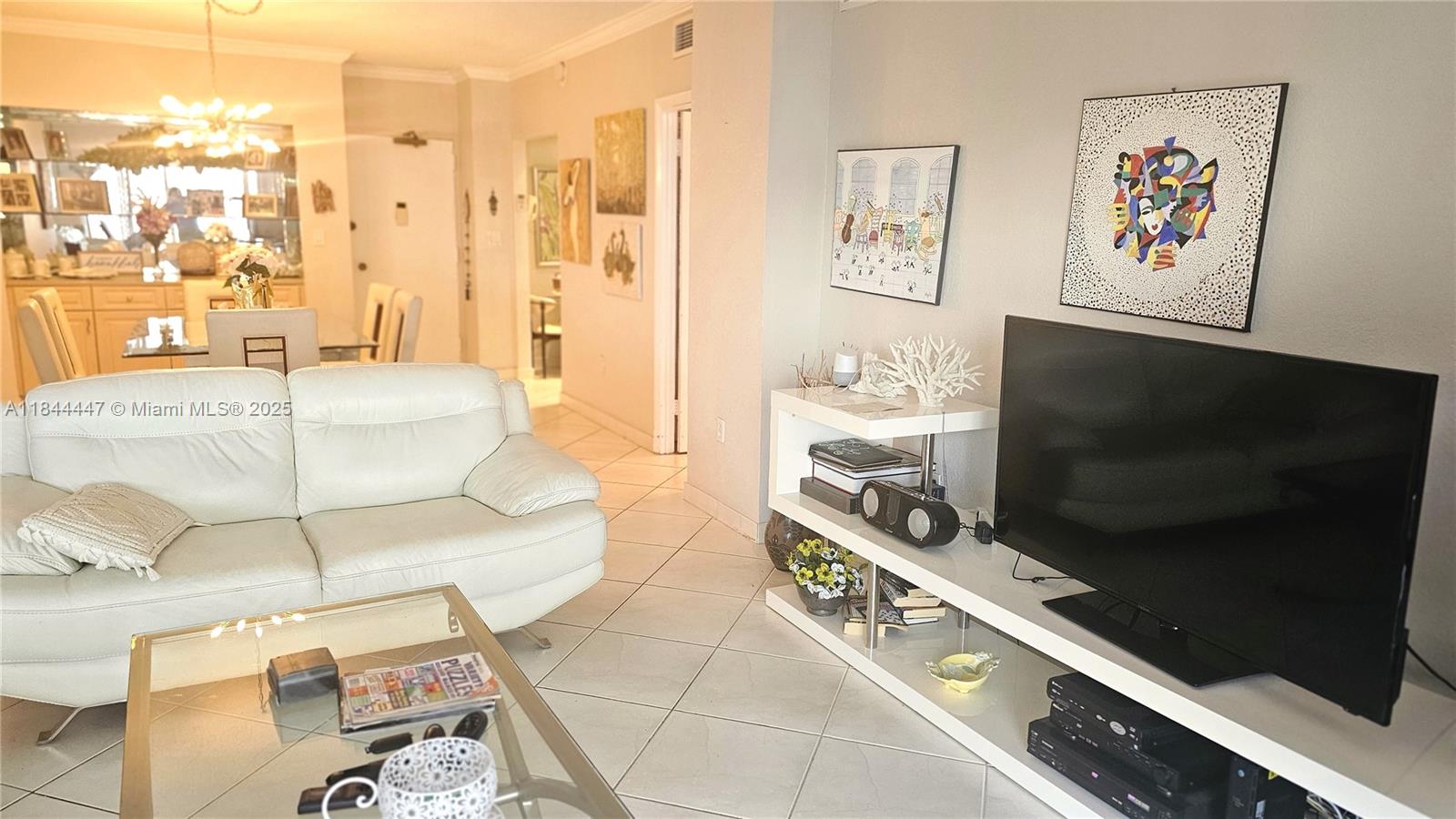 See details 9C 1 / 2 870 sq. ft. $ 2025-07-21 0 Photo