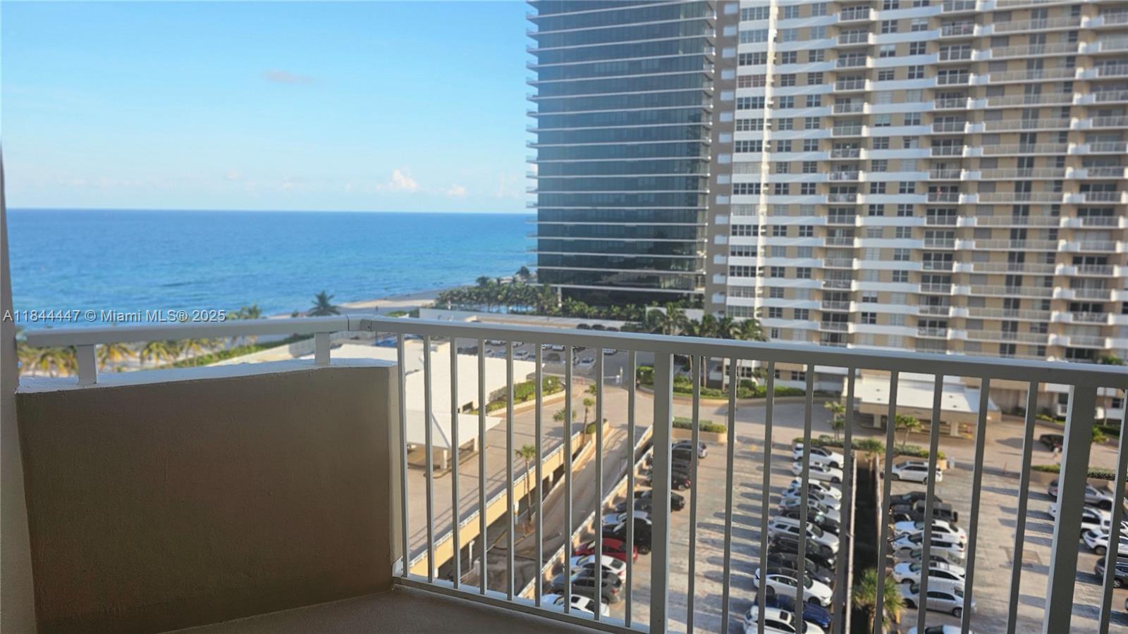 See details 9C 1 / 2 870 sq. ft. $ 2025-07-21 0 Photo