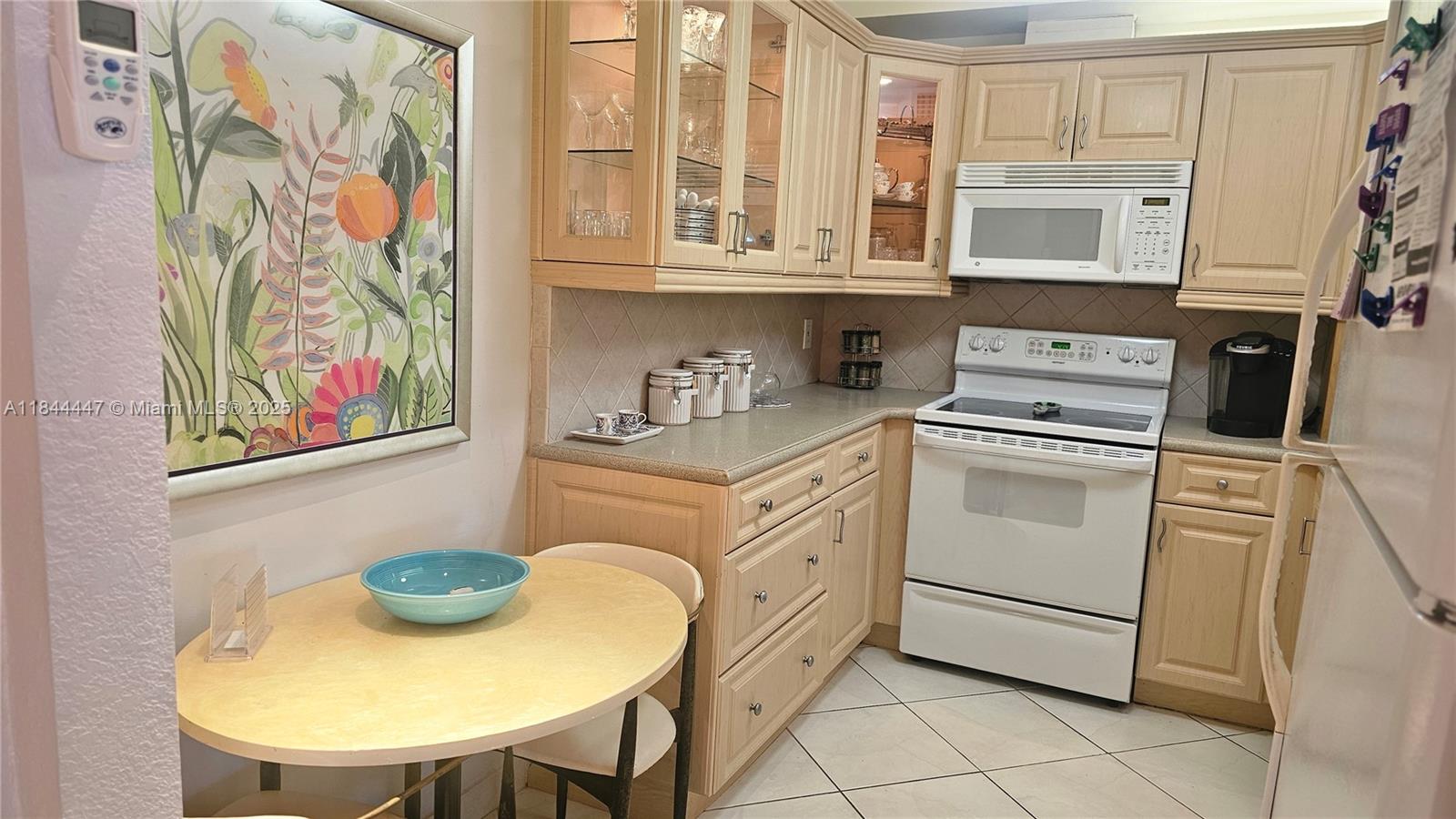 See details 9C 1 / 2 870 sq. ft. $ 2025-07-21 0 Photo