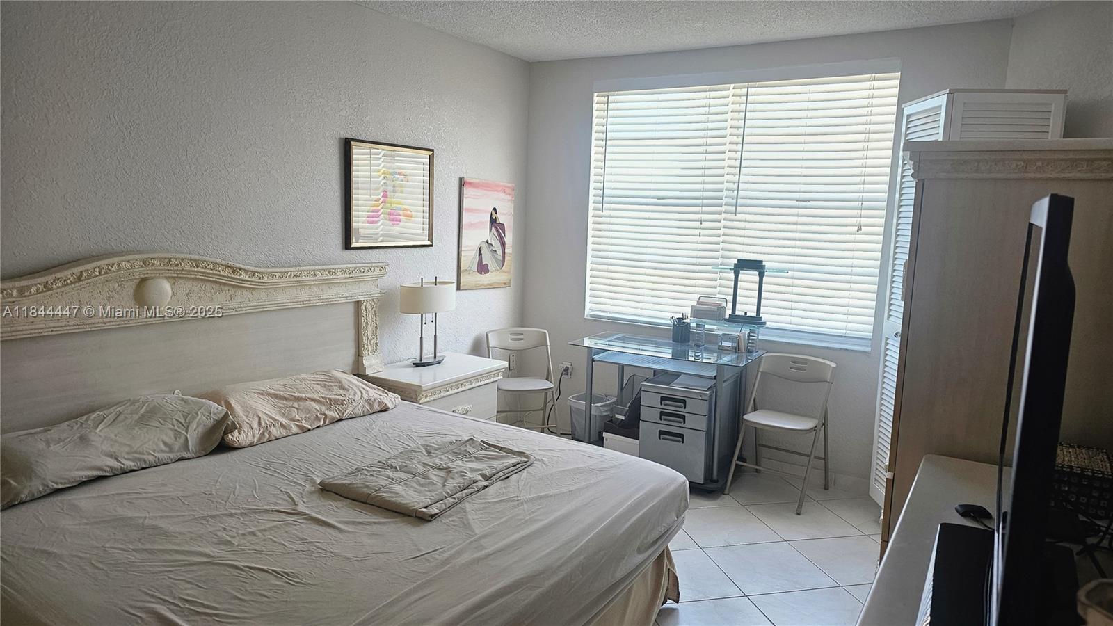 See details 9C 1 / 2 870 sq. ft. $ 2025-07-21 0 Photo