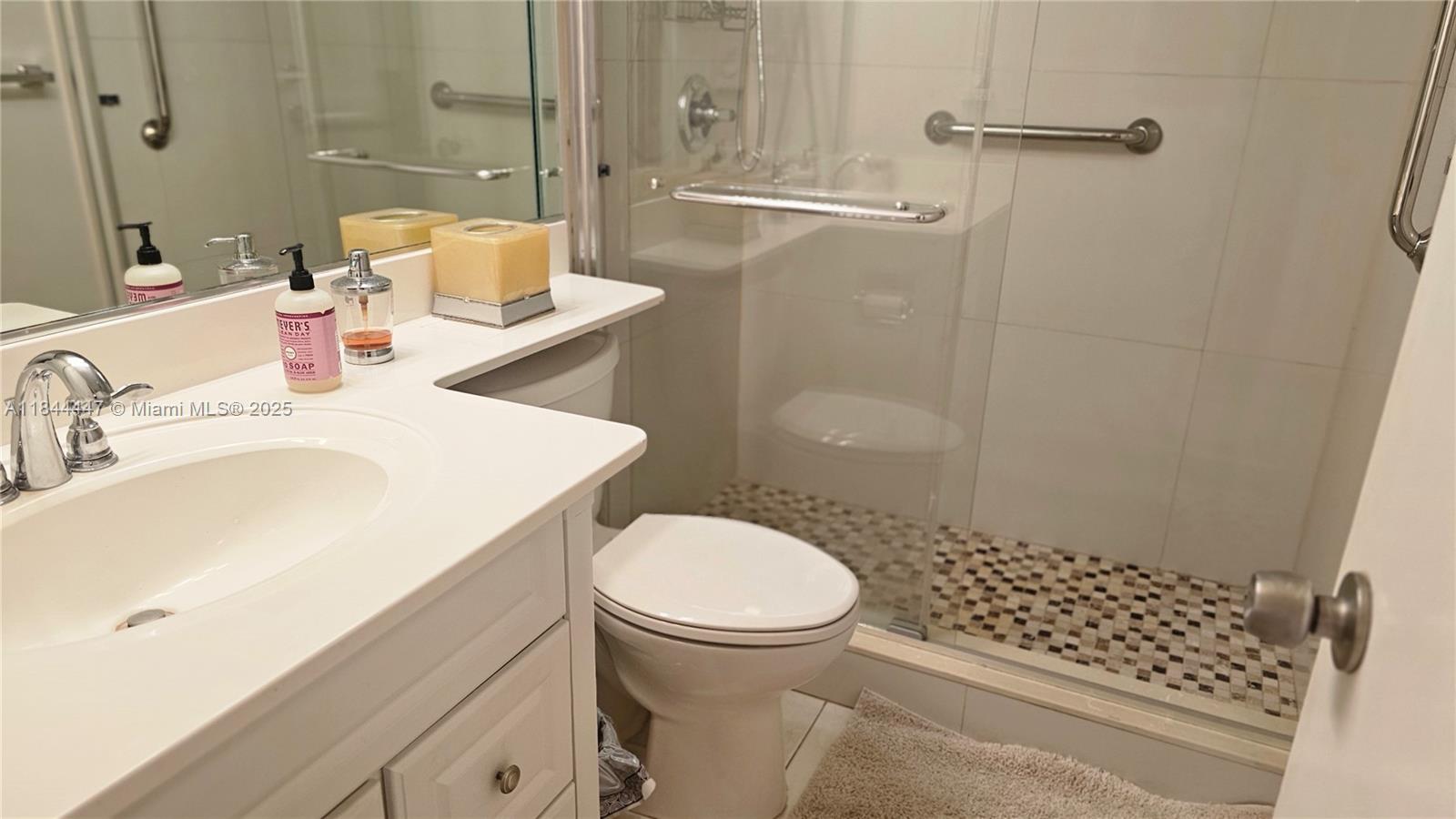 See details 9C 1 / 2 870 sq. ft. $ 2025-07-21 0 Photo