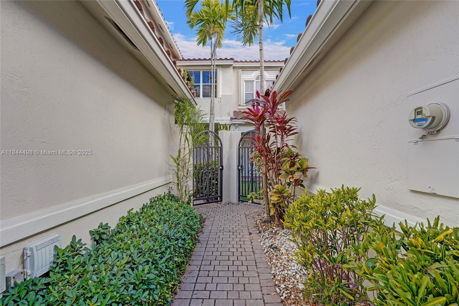 Photo of 1375 Harbor Vw E  (1375), Hollywood, Florida, 33019 - 