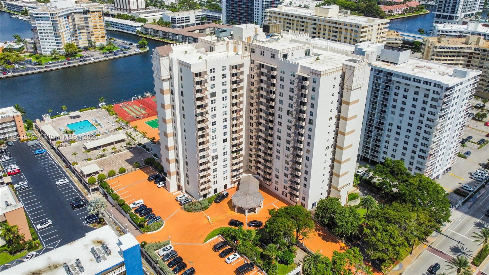 Photo of 1865 Ocean Dr  #4H, Hallandale Beach, Florida, 33009 - 