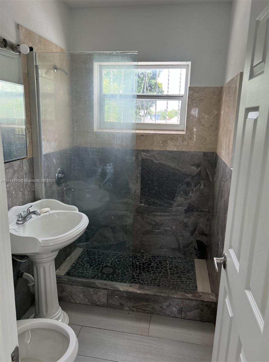 See details / 2399 sq. ft. $ 2025-07-21 0 Photo