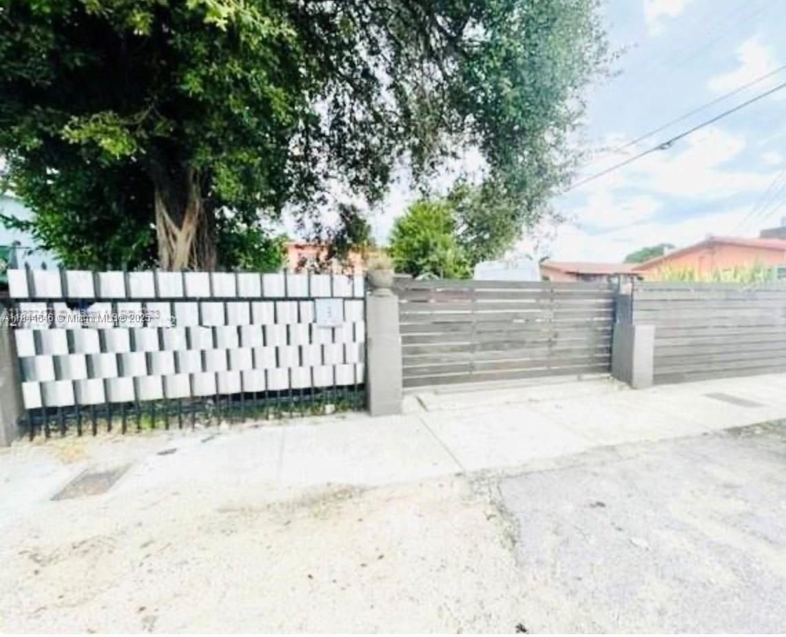 See details / 2399 sq. ft. $ 2025-07-21 0 Photo