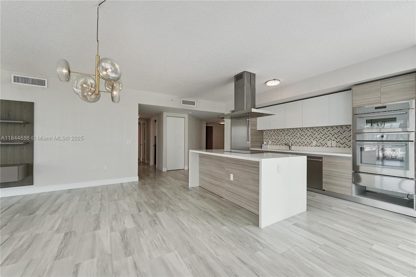 4-1107 3 / 4 1892 sq. ft. $ 2025-07-22 0 Photo