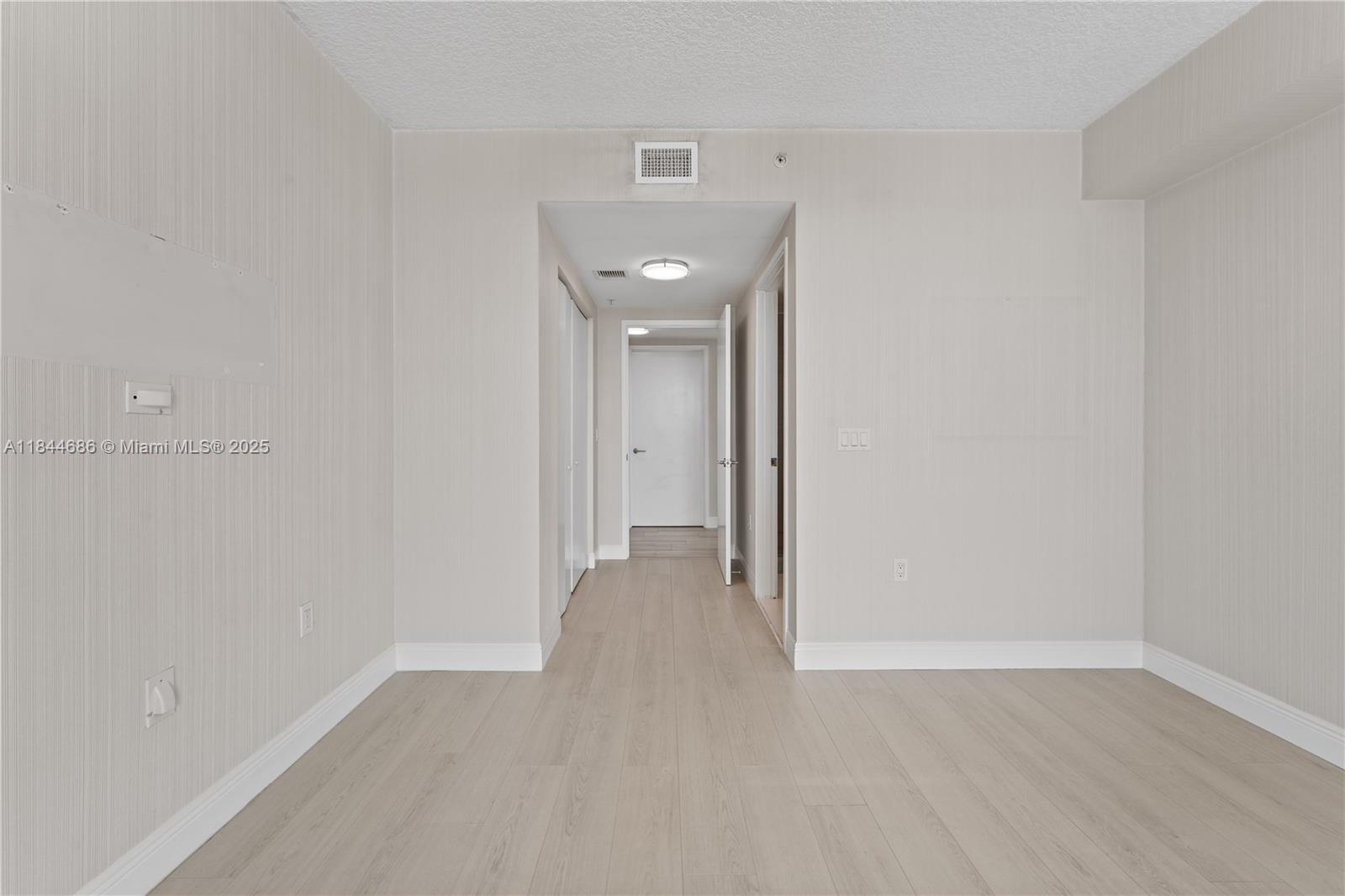 4-1107 3 / 4 1892 sq. ft. $ 2025-07-22 0 Photo