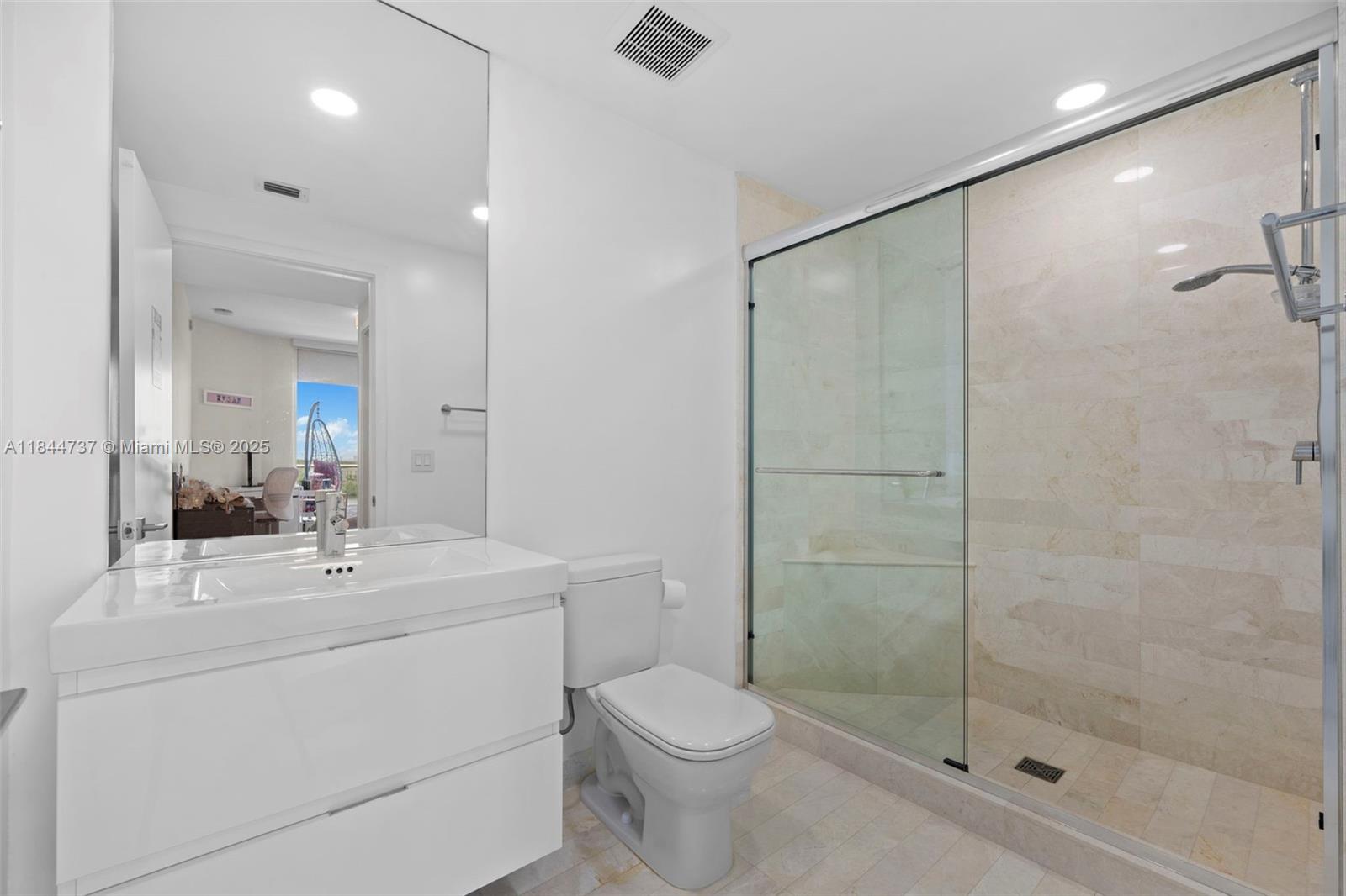 Photo of 17111 Biscayne Blvd  #806, North Miami Beach, Florida, 33160 - 