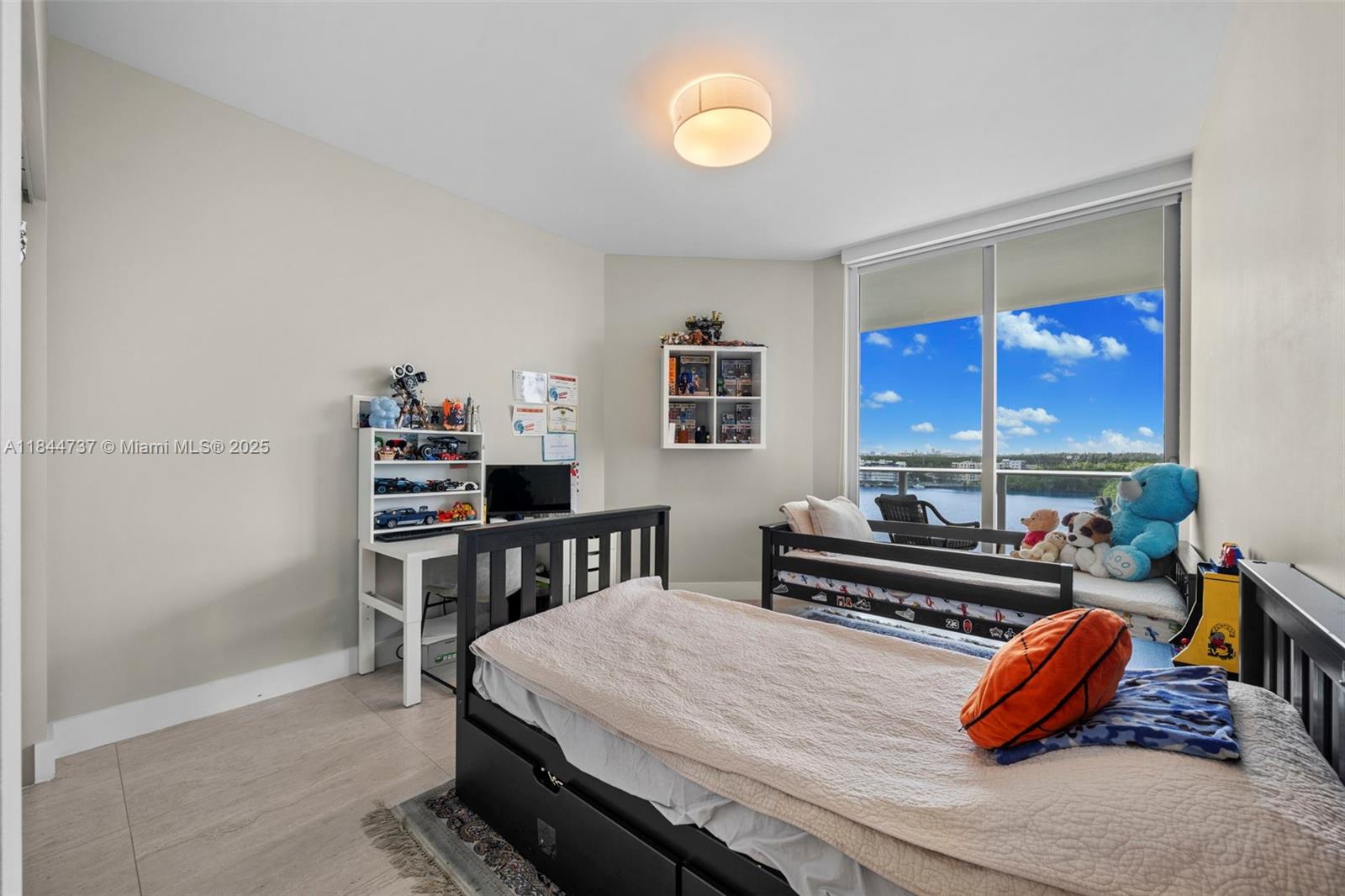 Photo of 17111 Biscayne Blvd  #806, North Miami Beach, Florida, 33160 - 