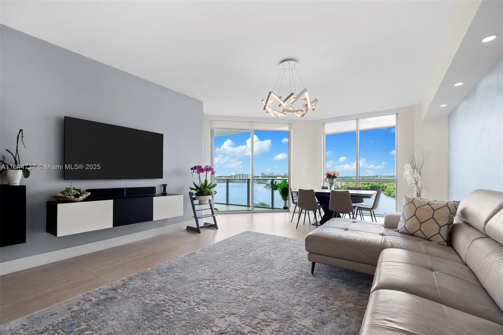 Photo of 17111 Biscayne Blvd  #806, North Miami Beach, Florida, 33160 - 