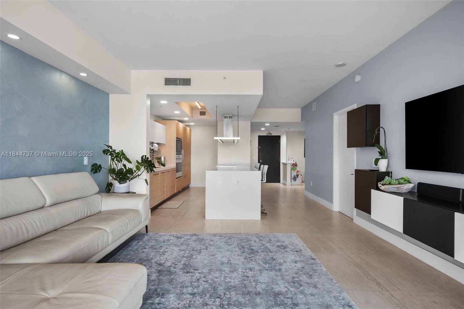 Photo of 17111 Biscayne Blvd  #806, North Miami Beach, Florida, 33160 - 