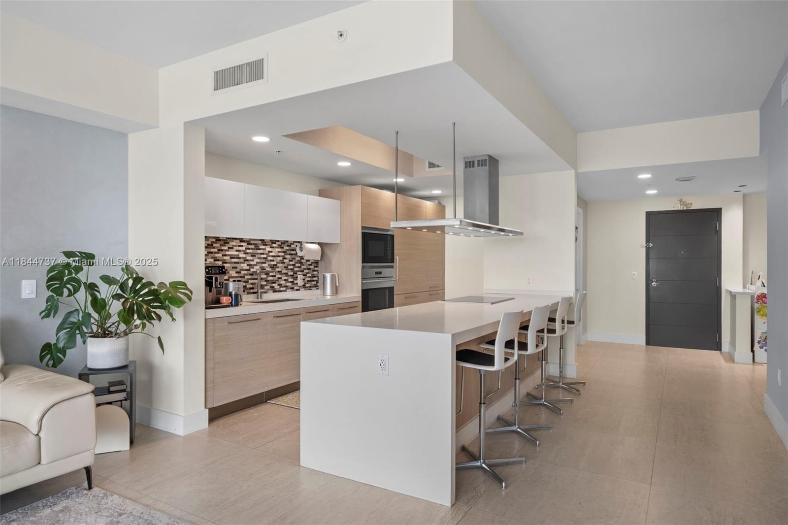 Photo of 17111 Biscayne Blvd  #806, North Miami Beach, Florida, 33160 - 
