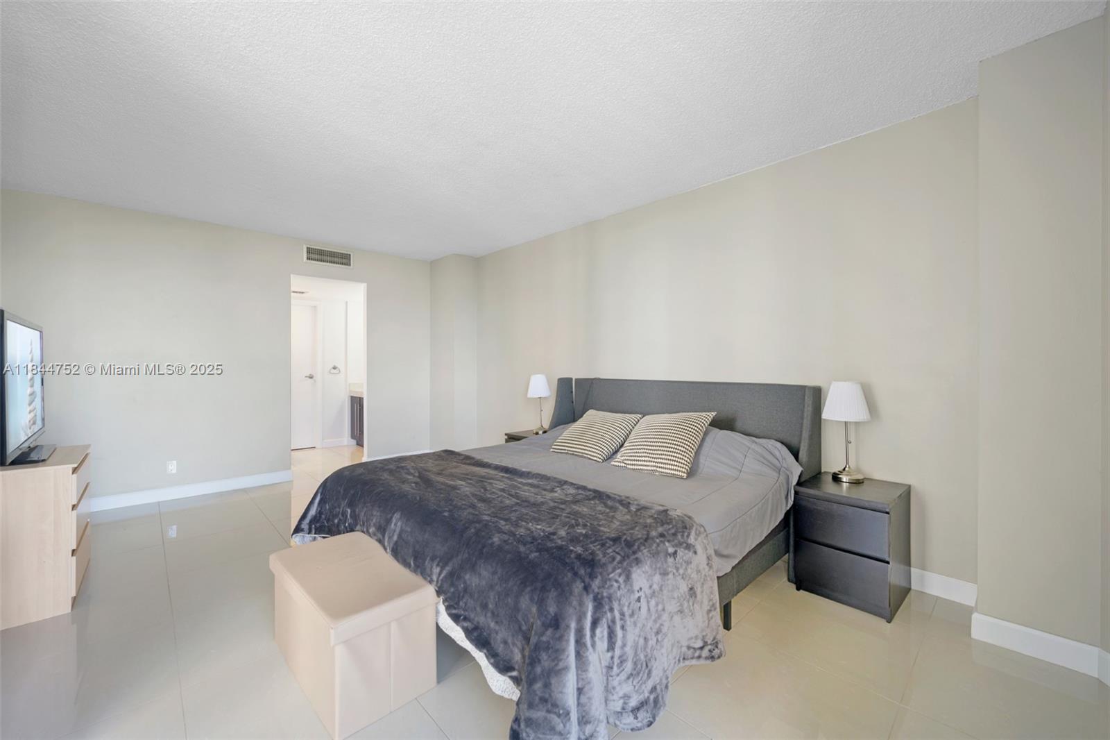 Photo of 20335 Country Club Dr  #1402, Aventura, Florida, 33180 - 