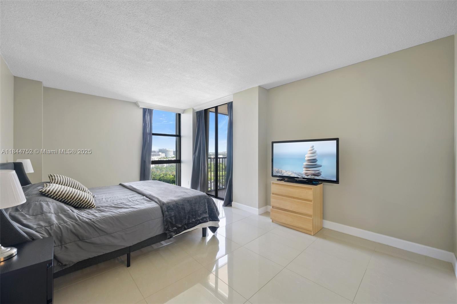 Photo of 20335 Country Club Dr  #1402, Aventura, Florida, 33180 - 