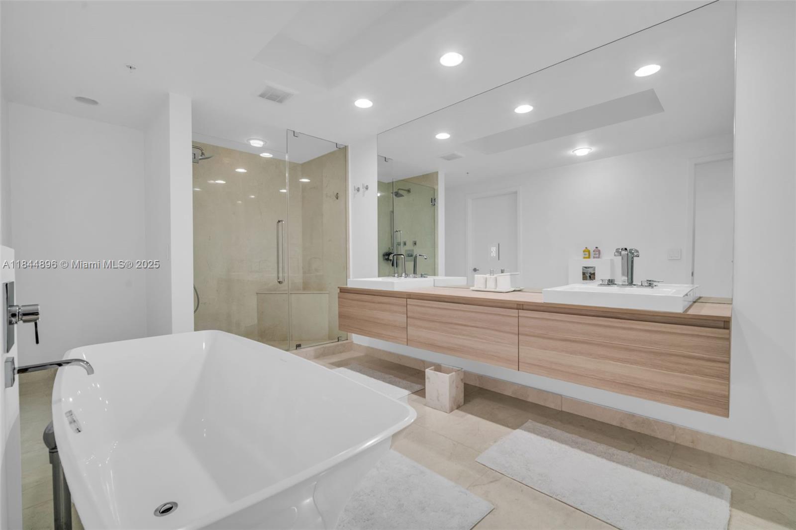 Photo of 17111 Biscayne Blvd  #1406, North Miami Beach, Florida, 33160 - 