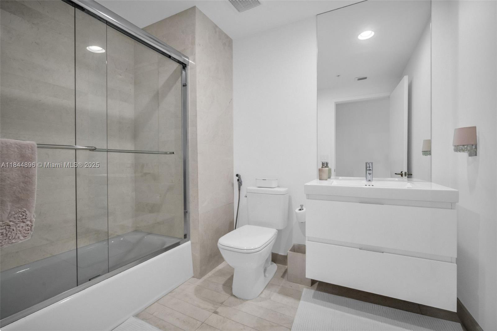 Photo of 17111 Biscayne Blvd  #1406, North Miami Beach, Florida, 33160 - 