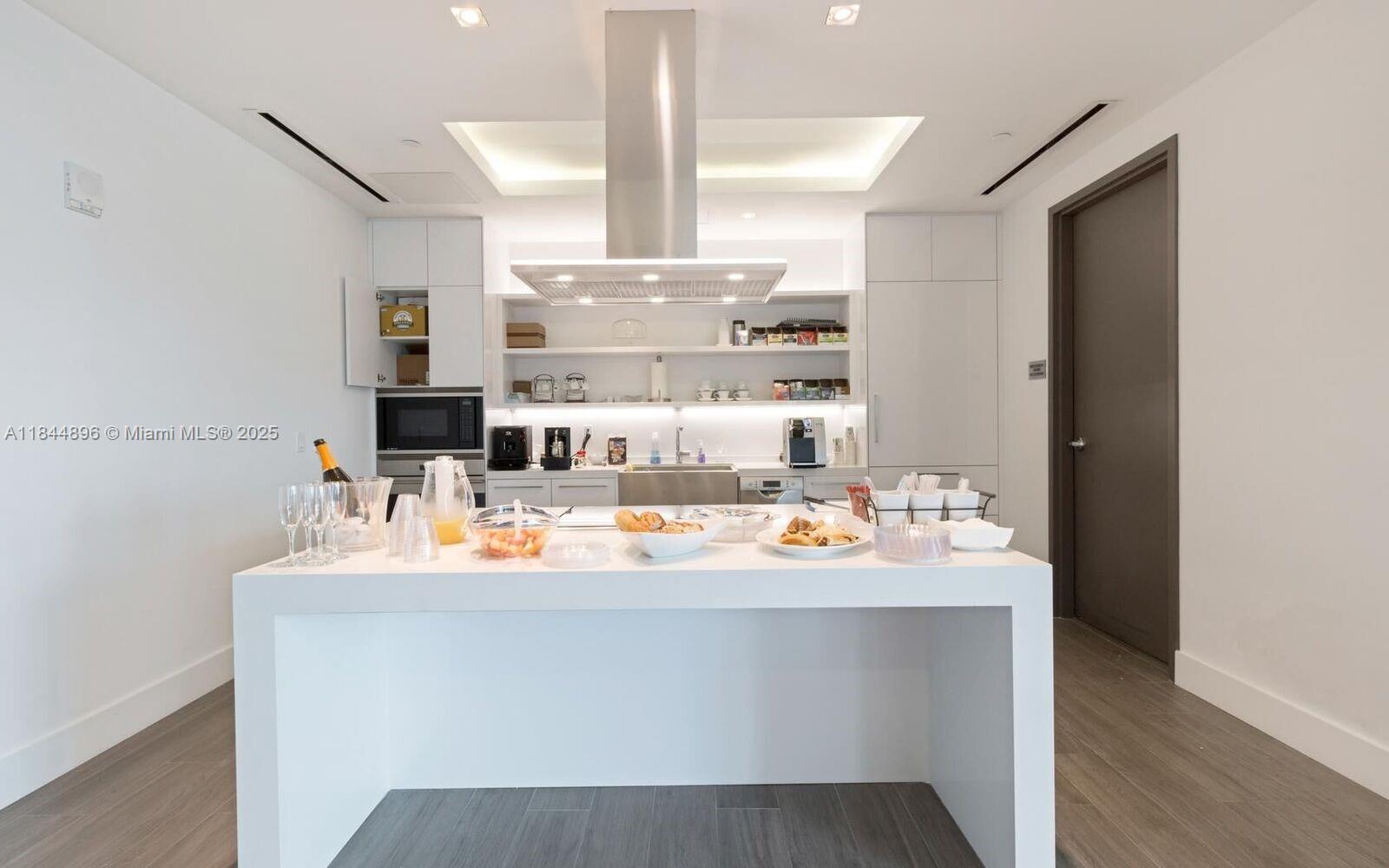 Photo of 17111 Biscayne Blvd  #1406, North Miami Beach, Florida, 33160 - 