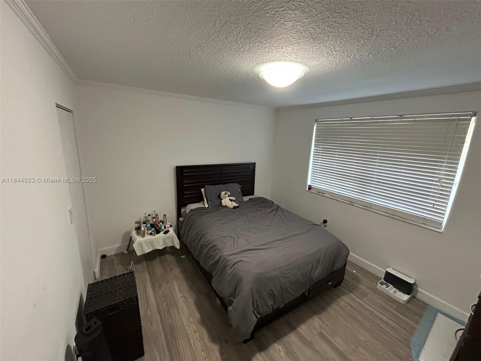 Ver detalles 9410 5 / 3 2820 sq. ft. $ 2025-08-15 0 foto