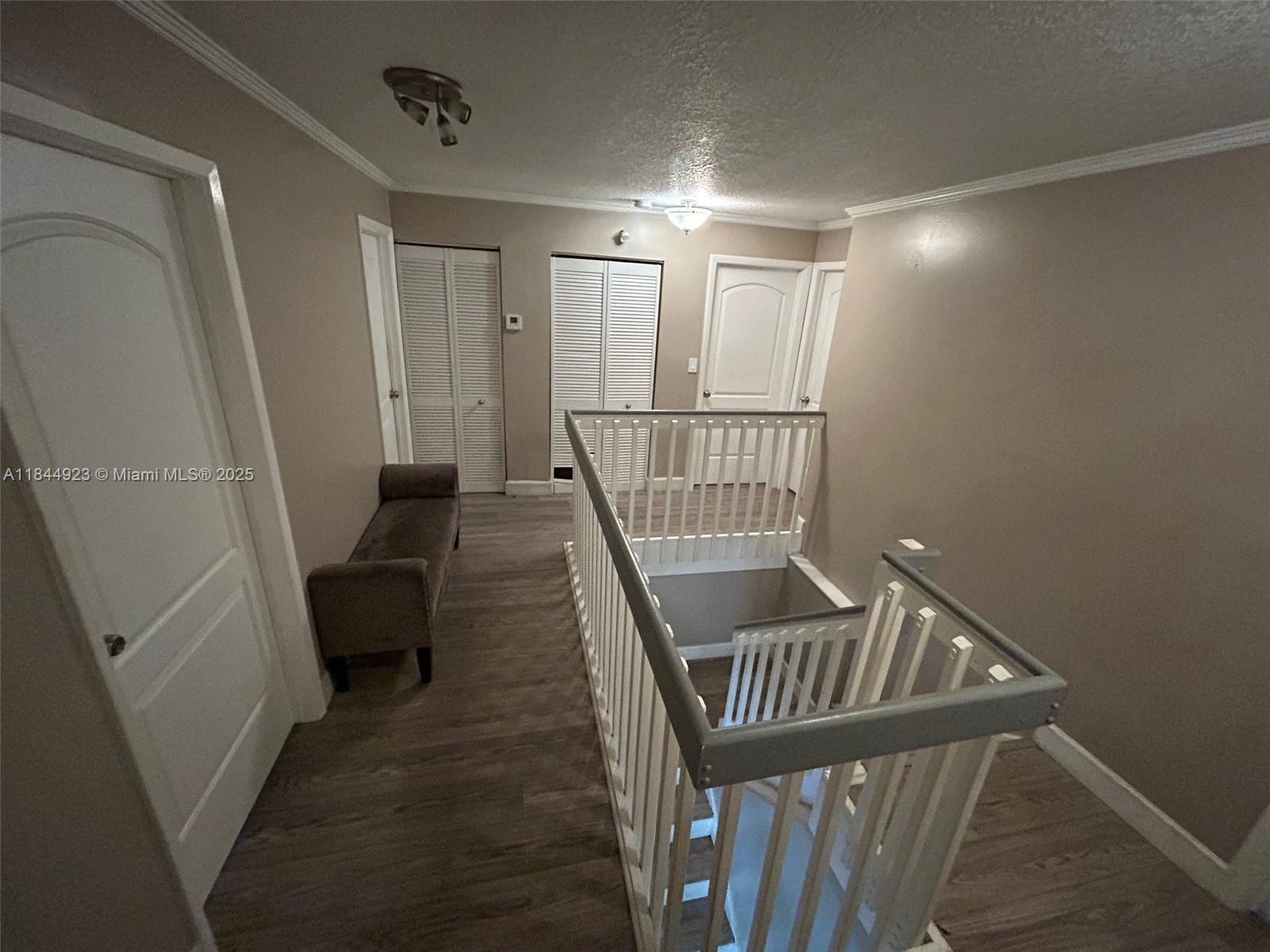 Ver detalles 9410 5 / 3 2820 sq. ft. $ 2025-08-15 0 foto