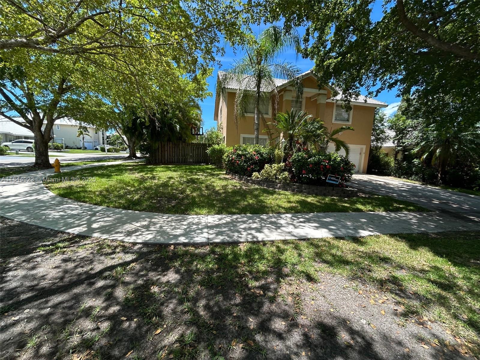 Ver detalles 9410 5 / 3 2820 sq. ft. $ 2025-08-15 0 foto